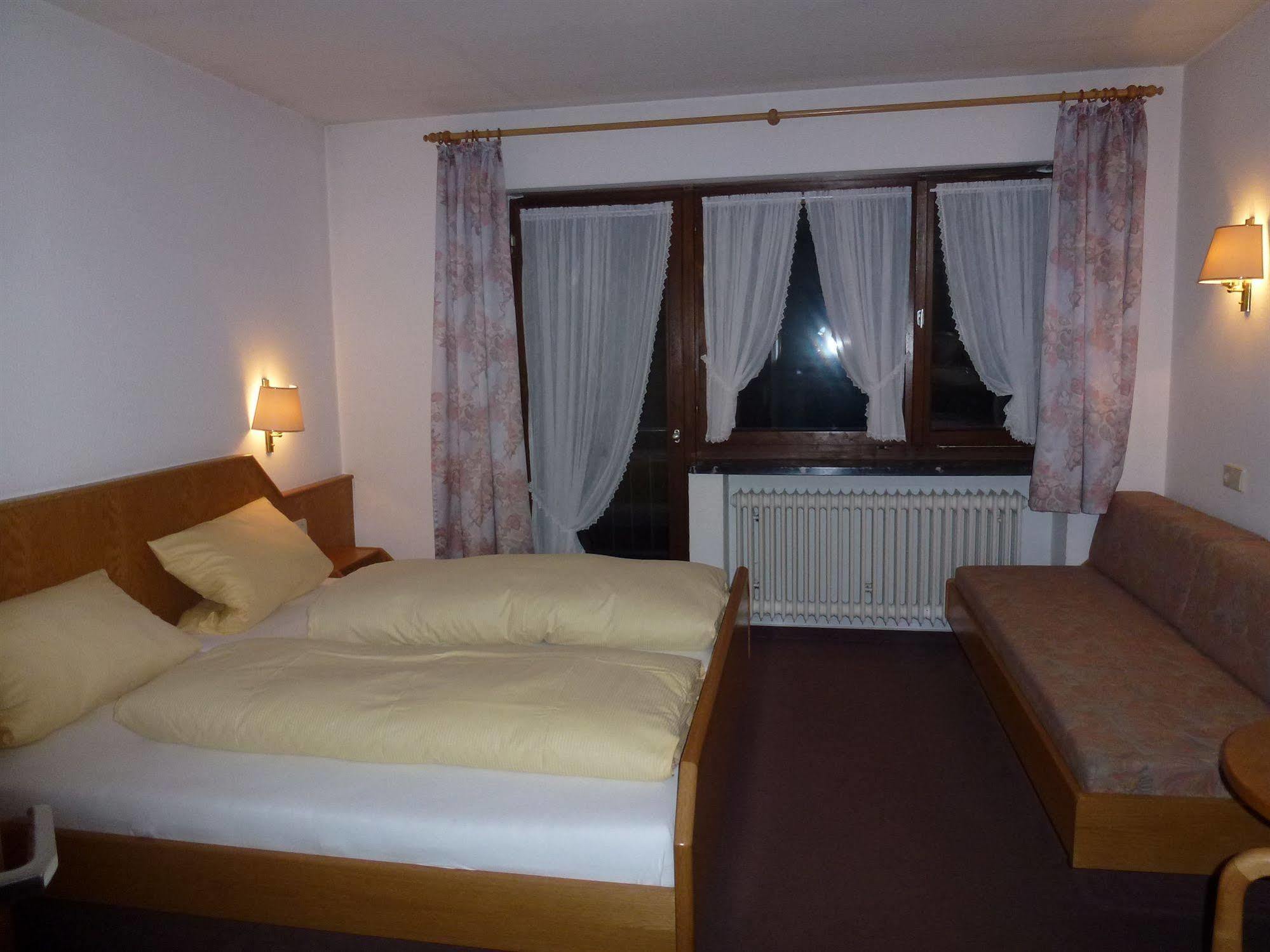Gasthof-Hotel Rebstock Winden im Elztal Exterior photo